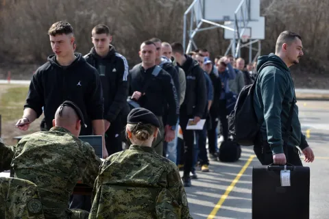 Slunj, 09.03.2026 (novosti) - prva generacija rocnika stigla na TVO (temeljna vojna obuka) u vojarnu Eugen Kvaternik.foto Davor Kovacevicnovosti