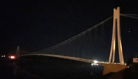 Osijek, 25. 03. 2023, pjesacki most, sat za planet Zemlju, gasenje dekorativne rasvjete, rasvjeta ugasena na jedan satSNIMIO BRUNO JOBST