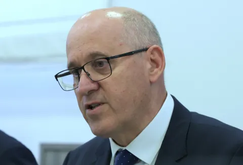 Zagreb.24.11.2025.- Potpredsjednik Vlade i ministar prostornog uređenja, graditeljstva i državne imovine g. Branko Bačić održao je sastanak na temu Izvje&scaron;ća o stanju konstrukcije nebodera Vjesnik nakon požara, s predstavnicima Grada Zagreba te stručnjacima iz Hrvatskog centra za potresno inženjerstvo i ostalim interventnim službama..Foto HINA/Tomislav Pavlek/ tp