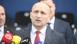 Split. 10.03.2026. Ministar obrane Ivan Anu&scaron;ić, ministar poljoprivrede, &scaron;umarstva i ribarstva David Vlajčić i načelnik Glavnog stožera Oružanih snaga RH general-pukovnik Tihomir Kundid na svečanoj primopredaji gumenih brodica "Modrulj"Na slici Ivan Anu&scaron;ić. foto HINA/ Mario STRMOTIĆ/ms 