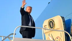 MIAMI, FLORIDA - MARCH 09: U.S. President Donald Trump boards Air Force One at Miami International Airport on March 09, 2026 in Miami, Florida. Trump was returning to Washington after meeting with House Republicans at his Doral resort to hash out the party's economic and foreign policy message ahead of the midterm elections. Roberto Schmidt/Getty Images/AFP (Photo by ROBERTO SCHMIDT/GETTY IMAGES NORTH AMERICA/Getty Images via AFP)