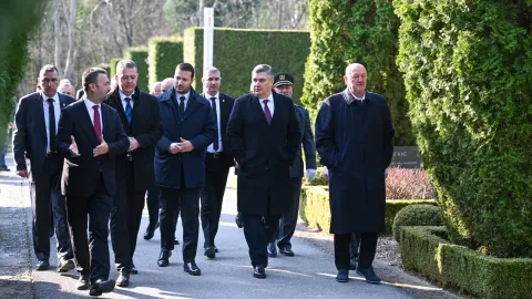 Grad Vukovar i općina Bogdanovci prvi su put zajedno obilježili Dan hrvatskih branitelja Vukovara i 35. obljetnicu postrojavanja nenaoružanih odreda u Bogdanovcima.10. 3. 2026.
