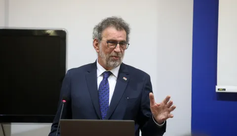 Zagreb, 06.03.2026 - Najavna konferencija u povodu predstavljanja zajedničkog projekta Međunarodnog dru&scaron;tva primijenjenih biolo&scaron;kih znanosti (ISABS), Ministarstva znanosti, obrazovanja i mladih te Agencije za odgoj i obrazovanje, pod nazivom "The ISABS Future Scientist Award". Projekt su zajednički predstavili ministar znanosti i obrazovanja Radovan Fuchs i predsjednik ISABS-a Dragan Primorac. Na fotografiji Radovan Fuchs.foto HINA/ Denis CERIĆ /dc