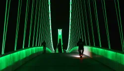 Osijek, 11. 03. 2026., Pje&scaron;ački most, Svjetski dan glaukoma, Klinika za očne bolesti, obilježavanje, most, zelena boja, zeleno svjetljen mostSNIMIO BRUNO JOBST