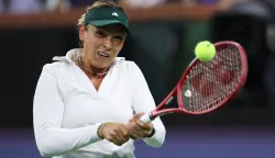 INDIAN WELLS, CALIFORNIA - MARCH 07: Donna Vekic of Croatia plays a backhand against Jessica Pegula of the United States in their second round match of the BNP Paribas Open at Indian Wells Tennis Garden on March 07, 2026 in Indian Wells, California. Clive Brunskill/Getty Images/AFP (Photo by CLIVE BRUNSKILL/GETTY IMAGES NORTH AMERICA/Getty Images via AFP)