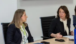 Zagreb, 12.3.2026.- Na konferenciji za novinare Ministarstva zdravstva su predstavljena dva pravilnika - o &nbsp;standardima i načinu prijema specijalizanata i o specijalističkom usavr&scaron;avanju doktora medicine, kao i Program mjera radi uključivanja doktora medicine bez specijalizacije kojima je izdano odobrenje za samostalan rad u sustav zdravstvene za&scaron;tite. Na fotografiji Martina Bogut Barić, Irena Hrstić.foto HINA/ Luka &Scaron;ANGULIN/ l&scaron;