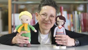 Kreativna Osječanka izlaže u knjižnici: Mirandine heklane lutkice kao da su iskočile iz knjiga