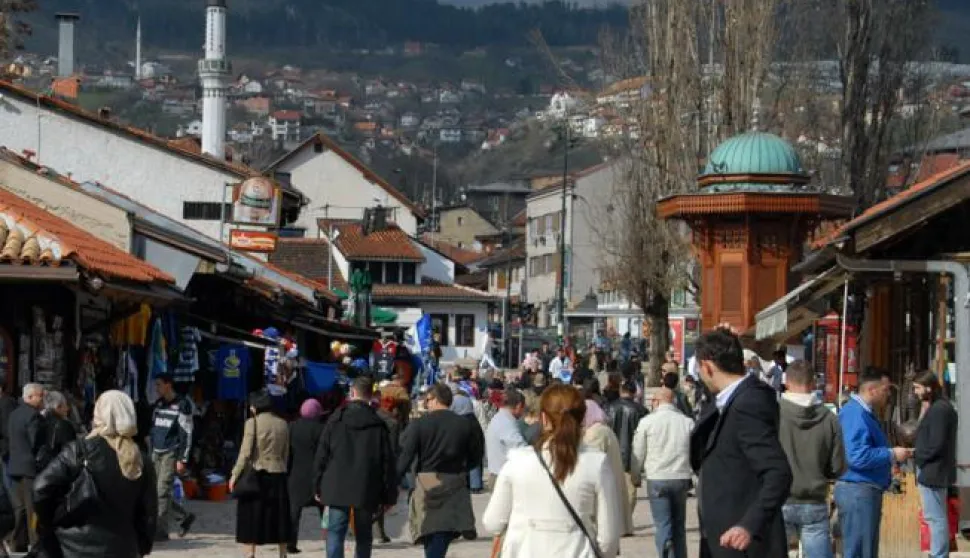 magazin....sarajevo.....29/30.03.2008.vinkovcani u velikom broju pohodili sarajevo, bas carsiju, kupovali, jeli cevape u cevabdjinici kod zelje, imali dernek u hotelu alem, bili na vrelu bosne...foto gordan panic
