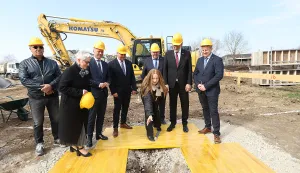 Učenica Vida Sabađija polaže vremenskui kapsulu