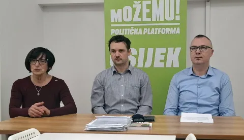 Osijek, 13.3.2026.- Stranka Možemo pozvala je u petak osje?kog gradona?elnika Ivana Radi?a da gra?anima objasni razloge naglog i velikog poskupljenja komunalnih usluga poru?iv?i da ra?uni gra?ana ne smiju biti alat za saniranje lo?eg upravljanja gradom. Na slici gradska vije?nica Katarina Kruhonja, gradski vije?nik Boris Ki&scaron; i ?lan strana?kog Odbora za gospodarstvo Ivan &scaron;piranović. foto HINA/ Igor Vu?kovi?/ ua