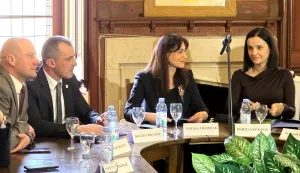 DONJI MIHOLJACU Dvorcu Mailath&nbsp;u petak je&nbsp;održan radni sastanak s ministricom za&scaron;tite okoli&scaron;a i zelene tranzicije Marijom Vučković,&nbsp;na kojem se razgovaralo o nizu važnih projekata i tema značajnih za razvoj lokalne i regionalne zajednice.&nbsp;Sastanku su nazočili županica osječko-baranjska&nbsp;Nata&scaron;a Trami&scaron;ak, gradonačelnik Donjeg Miholjca Dražen Trcović,&nbsp;ravnatelj Javne ustanove za za&scaron;titu prirode OBŽ-a&nbsp;Igor Ružička i brojni čelnici lokalne samouprave.ožujak 2026.