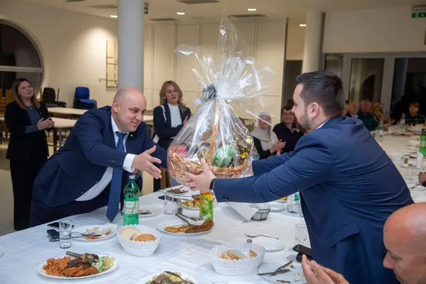 Domaćini su darivali županafoto: VSŽ