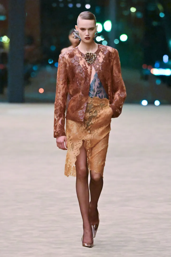 Kolekcije na Tjednu mode u Parizu pokazale povratak korijenima u suvremenoj verziji