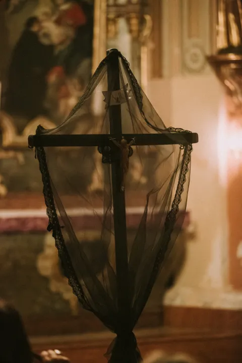 Gostujući zbor iz Jelse, na čelu sa dirigentom Slavkom Reljićem upriličio je koncertnu izvedbu oratorija "Za križen"