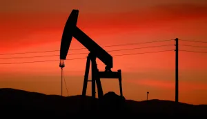 TAFT, CALIFORNIA - MARCH 10: A pumpjack operates on March 10, 2026 near Taft, California. A barrel of oil passed the 0 mark yesterday amid the war in Iran for the first time since the Russian invasion of Ukraine in 2022. Mario Tama/Getty Images/AFP (Photo by MARIO TAMA/GETTY IMAGES NORTH AMERICA/Getty Images via AFP)