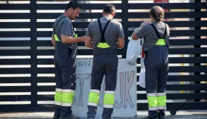10.07.2024., Pula - U tvornici cementa Calucem, odrzan strajk upozorenja, a u svrhu promicanja gospodarskih i socijalnih interesa clanova sindikata, povecanja placa, te sklapanja izmjena Kolektivnog ugovora. Photo: Sasa Miljevic/PIXSELL