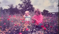 ZAGREB, 15. ožujka 2026. (Hina/BBC) - Princ William odao je počast pokojnoj majci, princezi Dijani, tako &scaron;to je podijelio fotografiju njih dvoje kako bi obilježio Majčin dan.