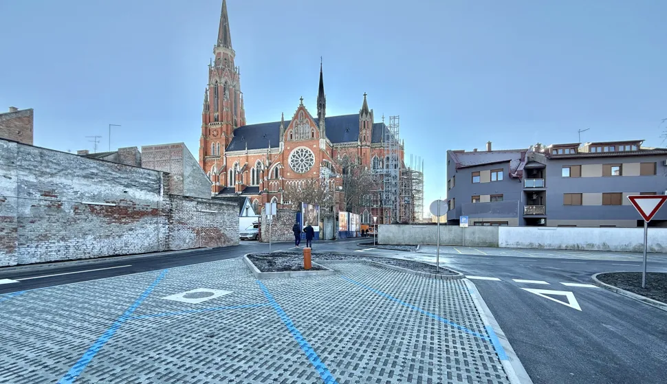 Osijek, 30. 12. 2025., Pejačevićeva ulica, Parkirali&scaron;te kod Zeke, Zeko, parkirali&scaron;te, parking, zavr&scaron;etak radova, obilazak, novouređeno parkirali&scaron;teSNIMIO BRUNO JOBST