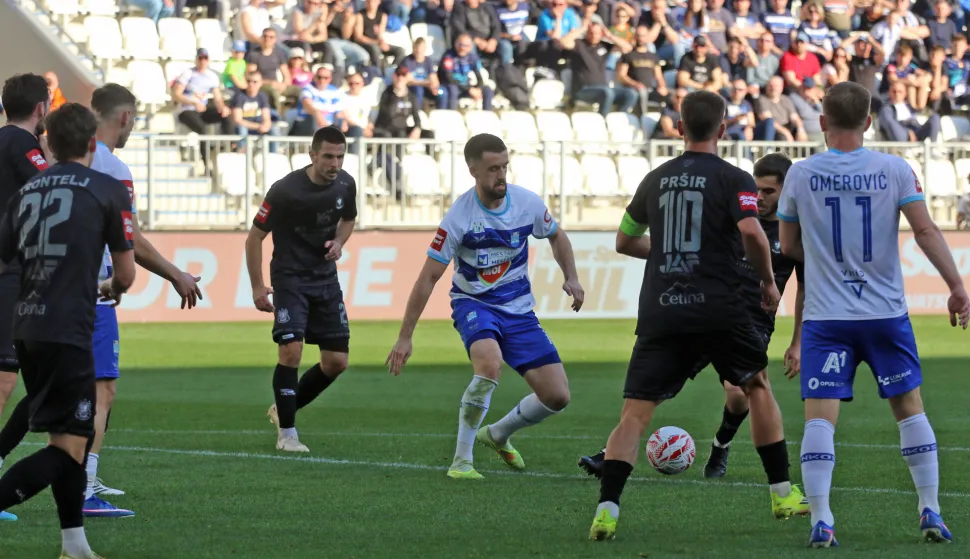 Osijek 14. 03. 2026, Opus Arena, nogomet, Osijek - Gorica, SuperSport HNL 25/26. Arnel Jakupović (17) i Nail Omerović (11).snimio GOJKO MITIĆ