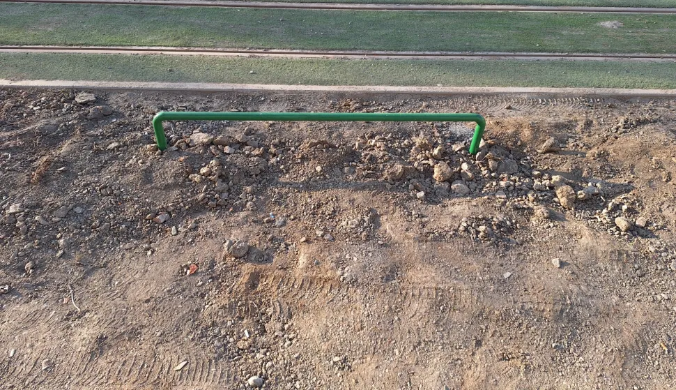 Postavljene ograde u Reisnerovoj, automobili vi&scaron;e neće &ldquo;orati&rdquo; zelene povr&scaron;ine