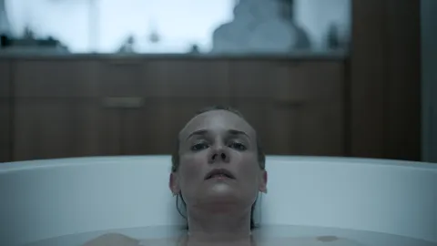 serija "Među morskim psima" ("Swimming with Sharks")