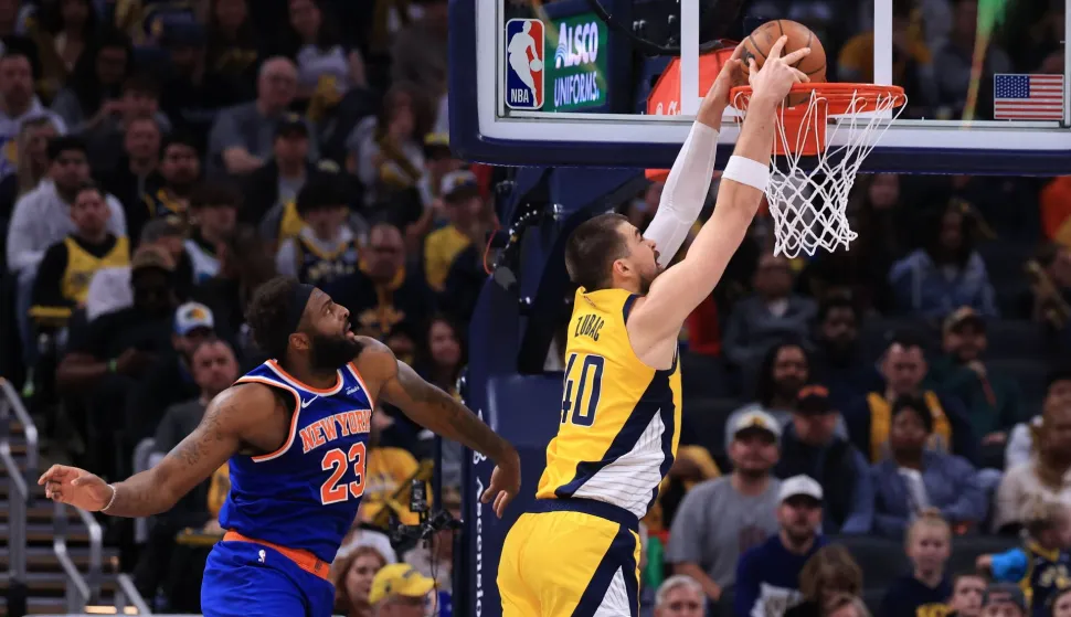 INDIANAPOLIS, INDIANA - MARCH 13: Ivica Zubac #40 of the Indiana Pacers dunks the ball against Mitchell Robinson #23 of the New York Knicks during the first quarter at Gainbridge Fieldhouse on March 13, 2026 in Indianapolis, Indiana. NOTE TO USER: User expressly acknowledges and agrees that, by downloading and or using this photograph, User is consenting to the terms and conditions of the Getty Images License Agreement. Justin Casterline/Getty Images/AFP (Photo by Justin Casterline/GETTY IMAGES NORTH AMERICA/Getty Images via AFP)