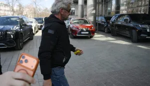 US actor Sean Penn walks down a street in Kyiv on March 16, 2026, amid the Russian invasion of Ukraine. Sean Penn, who scored an Oscar for best supporting actor for "One Battle After Another" on March 15, 2026, is in Ukraine to show support to the war-torn country, a senior Ukrainian official told AFP. Penn -- a vocal advocate for Ukraine who had visited the country several times -- has won his third acting Oscar but was not at the ceremony. (Photo by Genya SAVILOV/AFP)