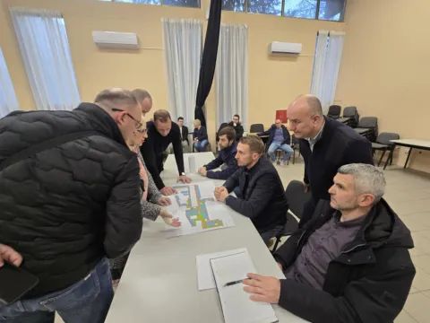 Grad Osijek mijenja projekt Drvljanika: Parkinzi pokraj pruge i trafostanice, novi ulaz s Vukovarske. Uvodi se i naplata