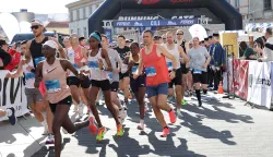 Osijek, 12. 04. 2025., Trg A. Starčevića, FERIVI polumaraton, 21 km, &scaron;fafeta, utrkaSNIMIO BRUNO JOBST