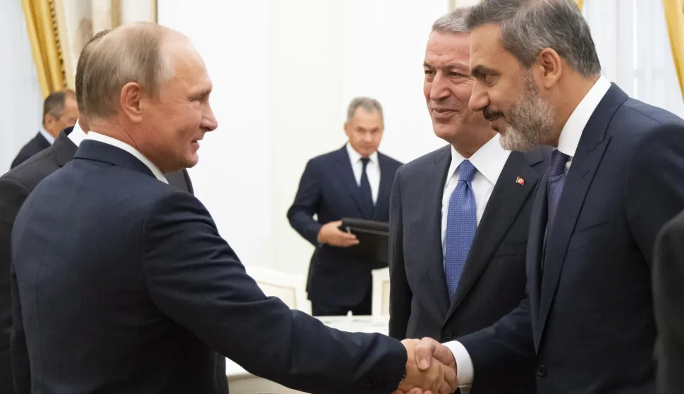 epa06969097 Russian President Vladimir Putin (L), Turkish Defense Minister Hulusi Akar (2-R) and Head of Turkey's intelligence service Hakan Fidan (R) meet for talks in the Kremlin in Moscow, Russia, 24 August 2018. Turkish Foreign Minister on Friday warned against a possible Syrian government offensive on the last remaining stronghold of opposition against President Bashar Assad, while Russia indicated that it's losing its patience with the rebels. EPA/ALEXANDER ZEMLIANICHENKO/POOL