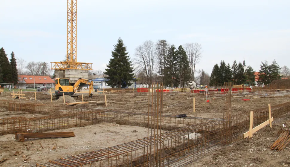 ORAHOVICA - OŽUJAK 2026. - Gradili&scaron;te za novu &scaron;kolu je već u punom pogonuSNIMIO: VLADIMIR GRGURIĆ