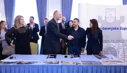 ĐAKOVO/JAGODNJAK/IVANOVCIU sklopu županijskih ulaganja u &scaron;kole nizu investicija pridružile su se jo&scaron; tri - u četvrtak je županica osječko-baranjska Nata&scaron;a Trami&scaron;ak potpisala ugovore s ravnateljima &scaron;kola u Đakovu, Jagodnjaku i Valpovu.OŽUJAK 2026.