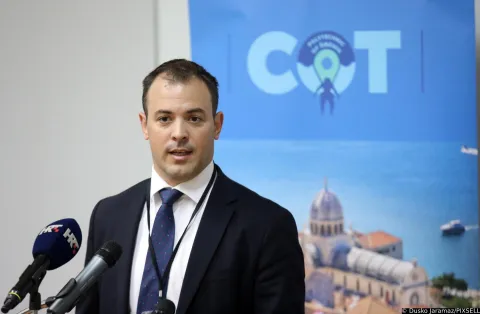 08.10.2021., Sibenik - Na sibenskom veleucilistu svecano je otvorena 5. medjunarodna znanstvena i strucna konferencija "Izazovi danasnjice". Otvaranju su nazocili ministar pravosudja i uprave dr. sc. Ivan Malenica, drzavni tajnik Sredisnjeg drzavnog ureda za razvoj digitalnog drustva Bernard Grsic,dozupan Sibensko-kninske zupanije Ognjen Vukmirovic,zamjenik gradonacelnika Grada Sibenika, mr. sc. Danijel Mileta. i domacin dekan veleucilista Ljubo Runjic. Photo: Dusko Jaramaz/PIXSELL