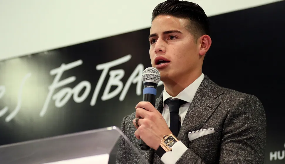 epa07242919 Colombian midfielder James Rodriguez, of Bayern Munich, speaks at a press conference in Bogota, Colombia, 20 December 2018. James Rodriguez said today that he has no problem with his team's coach, Croatian Niko Kovac, when asked about the rumors of division between the players and the strategist. EPA/MAURICIO DUENAS CASTANEDA