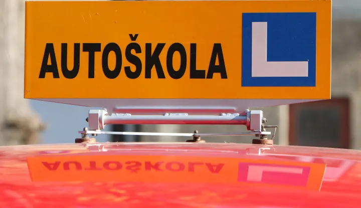 Osijek, 23.11.2020. - Auto &scaron;kolaFOTO: Željko &Scaron;epić