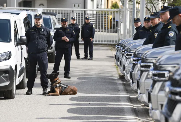 Zagreb, 20.03.2026. - Primopredaja službenih vozila za potrebe Protueksplozijske službe Uprave za javni red i sigurnost održana je u Ravnateljstvu policije. foto HINA/ Lana SLIVAR DOMINIĆ/ lsd