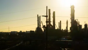 BIG SPRING, TEXAS - MARCH 19: In an aerial view, the Big Spring Refinery is seen on March 19, 2026 in Big Spring, Texas. The Trump administration announced it is considering multiple options to boost oil supplies as it seeks solutions to the global energy crisis that followed U.S.-Israeli strikes on Iran. Ongoing attacks on energy infrastructure and disruptions to regional shipping have amplified concerns over potential supply shortages and rising inflation, as production and exports across the region remain constrained. Brandon Bell/Getty Images/AFP (Photo by Brandon Bell/GETTY IMAGES NORTH AMERICA/Getty Images via AFP)