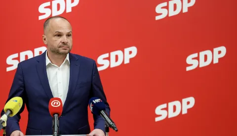 Zagreb, 08.11.2025 - Predsjednik SDP-a Sini&scaron;a Hajda&scaron; Dončić u subotu je pozvao premijera Plenkovića da u Hrvatsku vrati ustavno pravni poredak.foto HINA/ Damir SENČAR/ ds