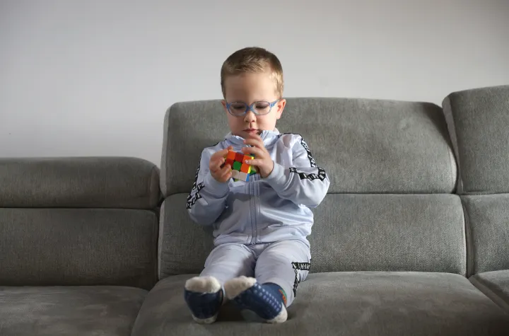 Mali Lukas među najmlađim speedcuberima na svijetu: Voli kocke, slagalice, mentalnu aritmetiku i jiu-jitsu vi&scaron;e od ekrana