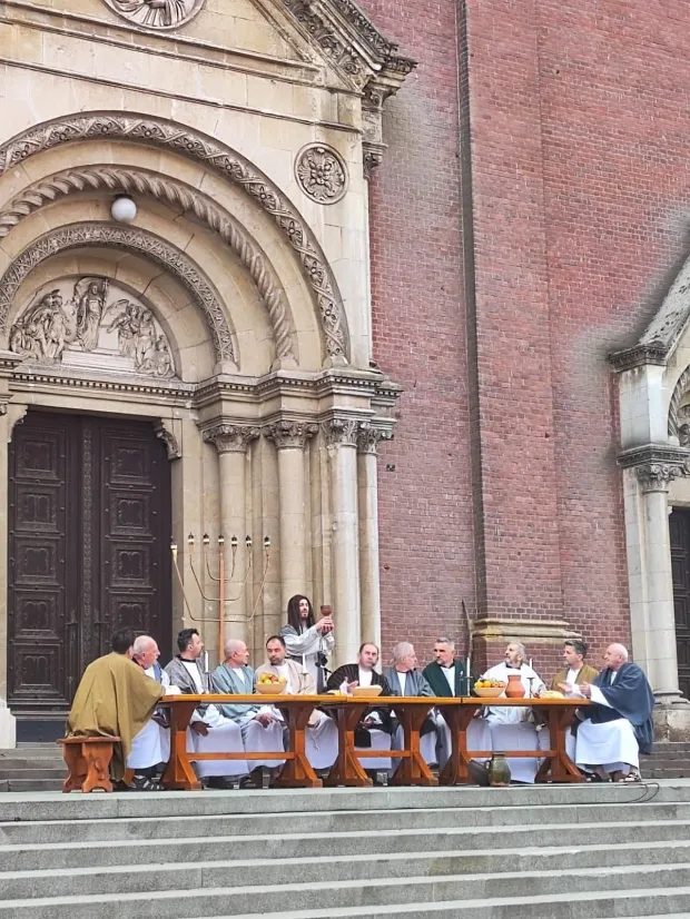 ĐakovoIspred katedrale uprizorena muka i smrt Isusa KristaOžujak 2026.