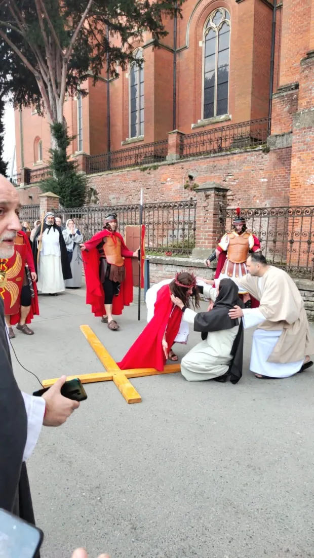 ĐakovoUprizorenje muke i smrti Kristove izvelo 70 sudionika iz Zapre&scaron;ićaOžujak 2026.