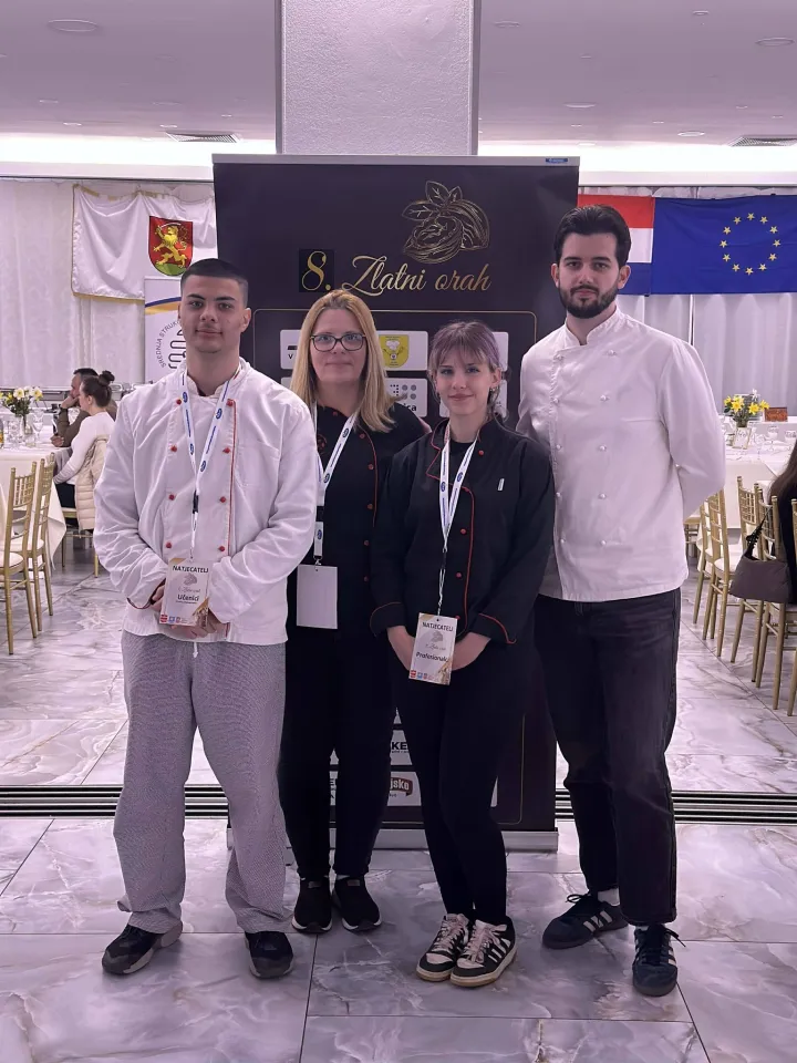 8. Zlatni orah donio mnoge lijepe priče: Slastice su pripremale Filipinka i Ukrajinka, ali i cijela obitelj iz Na&scaron;ica