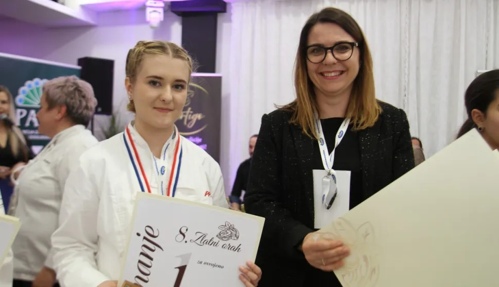 8. Zlatni orah donio mnoge lijepe priče: Slastice su pripremale Filipinka i Ukrajinka, ali i cijela obitelj iz Na&scaron;ica