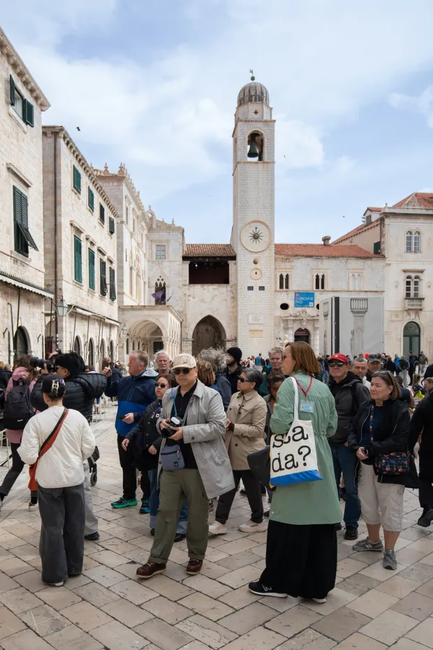 19.03.2026., Stara gradska jezgra, Dubrovnik - Veci broj turista u obilasku gradske jezgre. Photo: Grgo Jelavic/PIXSELL