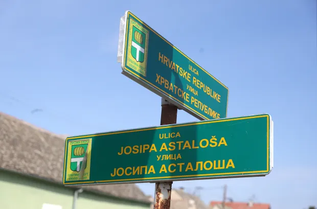 Dalj, 23. 03. 2026., Ulica Josipa Astalo&scaron;a, Josip Astalo&scaron;, Anto Đapić, Desno, press, konferencija za medije, preimenovanje ulice, tabla; oznaka; ulica; preimenovanje uliceSNIMIO BRUNO JOBST