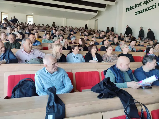 Sredi&scaron;njice Saveza samostalnih sindikata Hrvatske (SSSH), Nezavisnog hrvatskog sindikata (NHS), Matice hrvatskih sindikata (MHS) i Sindikata umirovljenika Hrvatske (SUH) održale skup s ciljem mobiliziranja članstva za područje pet slavonskih županija u Osijeku. 