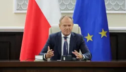 epa12366540 Prime Minister Donald Tusk speaks during an extraordinary government meeting at the Chancellery of the Prime Minister in Warsaw, Poland, 10 September 2025, held in connection with the nighttime violation of Polish airspace by Russian drones. EPA/Szymon Pulcyn POLAND OUT