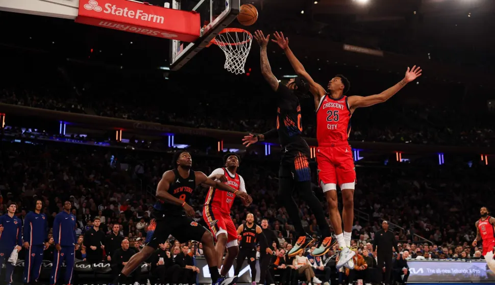 NEW YORK, NEW YORK - MARCH 24: Jordan Clarkson #00 of the New York Knicks shoots the ball against Trey Murphy III #25 of the New Orleans Pelicans during the first quarter at Madison Square Garden on March 24, 2026 in New York City. NOTE TO USER: User expressly acknowledges and agrees that, by downloading and or using this photograph, user is consenting to the terms and conditions of the Getty Images License Agreement. Ishika Samant/Getty Images/AFP (Photo by Ishika Samant/GETTY IMAGES NORTH AMERICA/Getty Images via AFP)