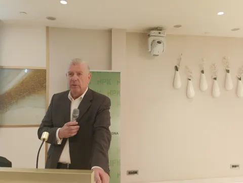 Hrvatsku poljoprivrednu komoru (HPK) u iduće četiri godine vodit će Željko Mihelić, stočar iz Primorsko-goranske županije. Vlasnik je Farme Lužak iz Liča, čije se gospodarstvo bavi uzgojem goveda u sustavu krava-tele te tovom junadi. Farma je ujedno jedan od najvećih proizvođača krmnog bilja u regiji.