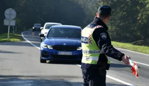 Slavonija...DC55_Županja-Vinkovci...21.10.2024.Ministarstvo unutarnjih poslova po peti put obilježava Nacionalni dan sigurnosti cestovnog prometa, a obilježila je i Policijska uprava vukovarsko-srijemska pojačanim nadzorom cestovnog prometa usmjerenim na suzbijanje prekr&scaron;aja kojima su uzrokovane najteže prometne nesreće;foto Gordan Panić